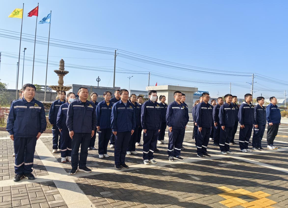 加強軍事訓練 提高自身素質(zhì) 共建先進團隊